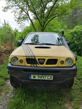 Nissan Terrano 2.4 ГАЗ, снимка 1
