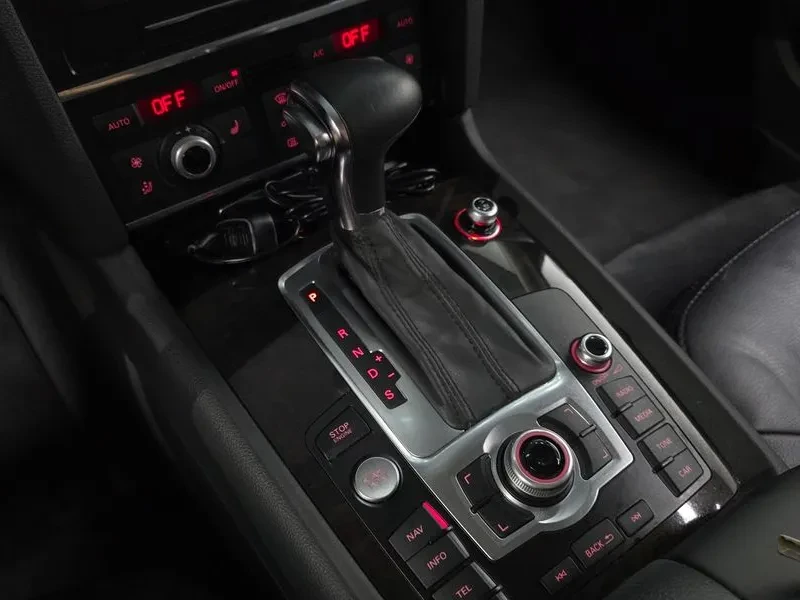 Audi Q7 3.0 TDI Quattro, снимка 9 - Автомобили и джипове - 55132426