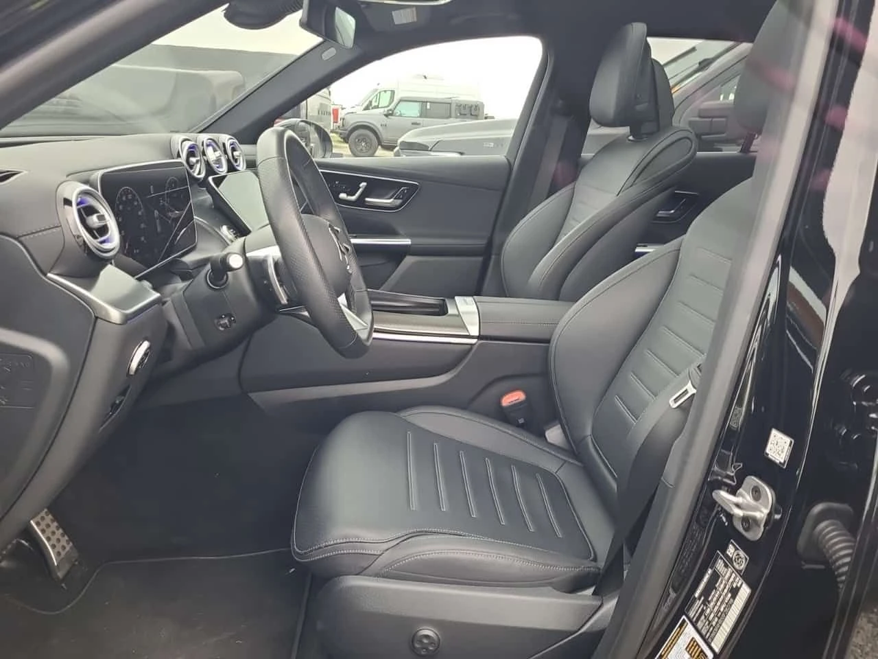 Mercedes-Benz GLC 300 * CARFAX * 360 КАМЕРИ* ПАНОРАМА* ПОДГРЕВИ - изображение 6