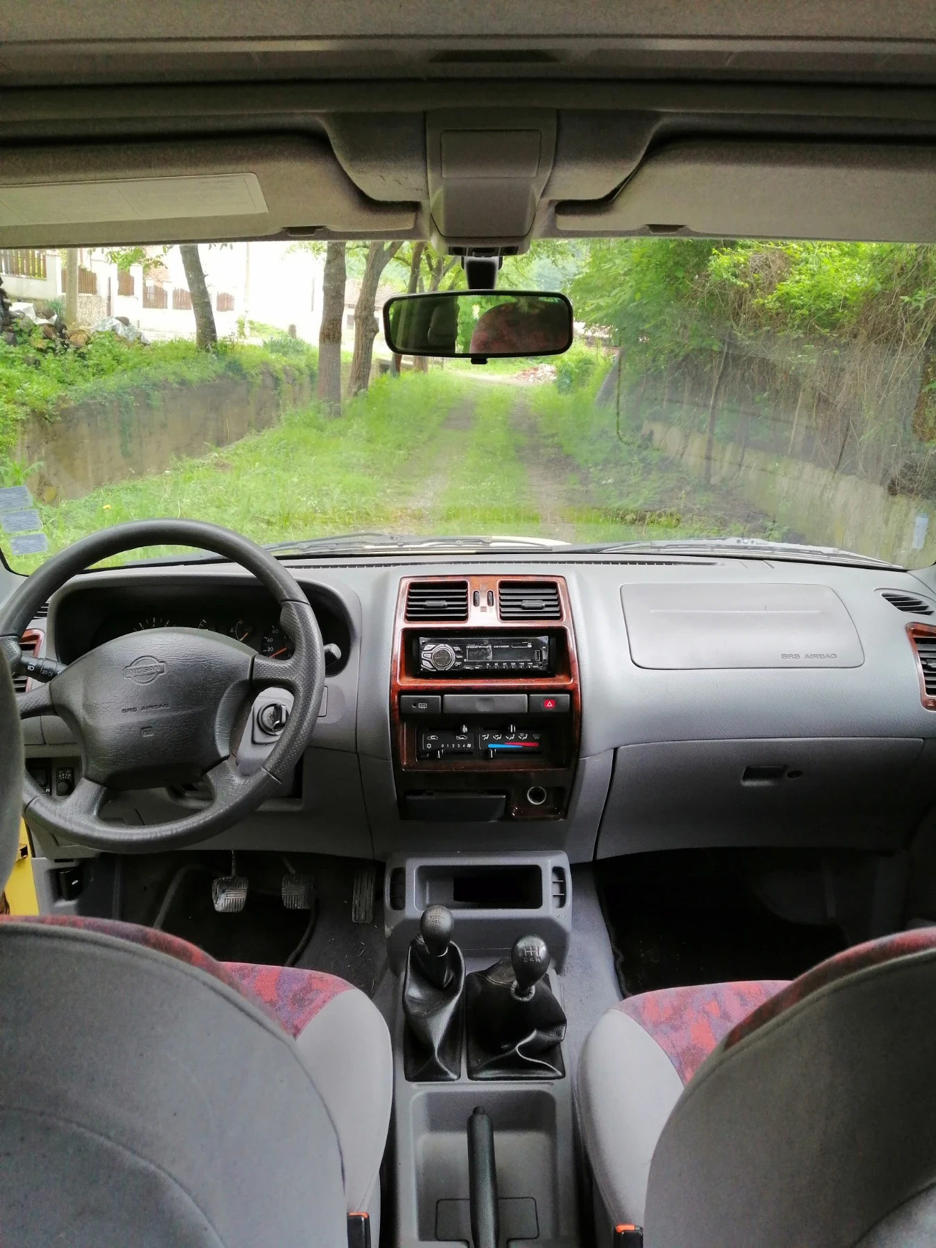 Nissan Terrano 2.4 ГАЗ, снимка 10 - Автомобили и джипове - 54749952