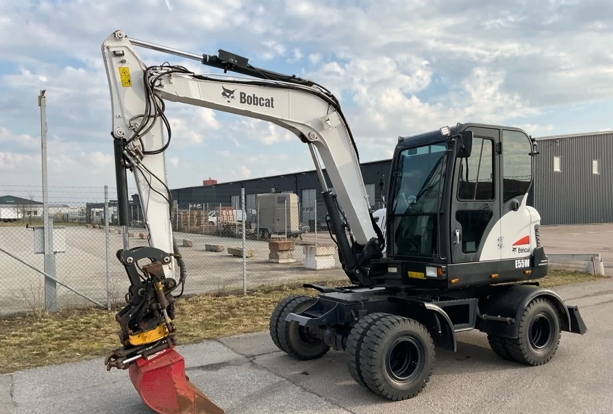 Багер Bobcat E55W