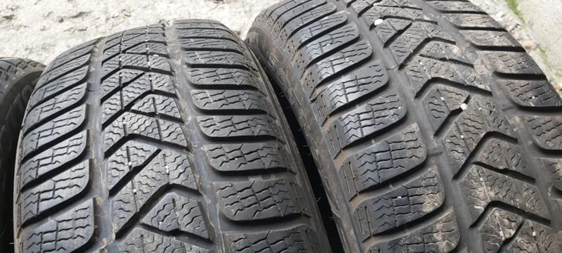 Гуми Зимни 215/55R17, снимка 3 - Гуми и джанти - 35123398