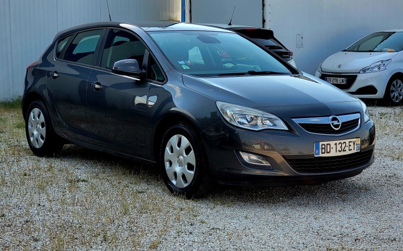 Opel Astra 1, 4 i 16V, снимка 4 - Автомобили и джипове - 46096436