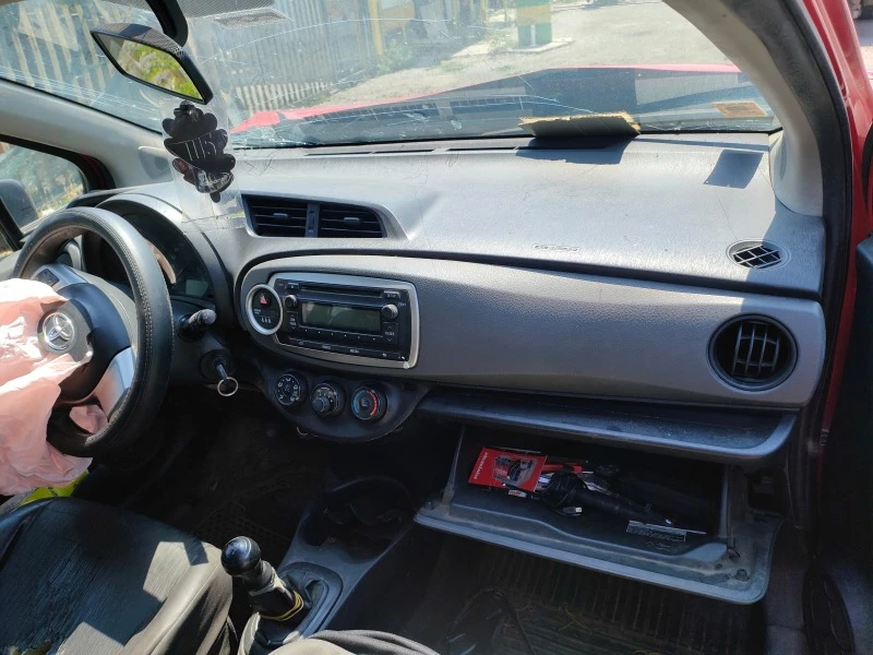 Toyota Yaris 1.0i 1KR, снимка 3 - Автомобили и джипове - 46658560