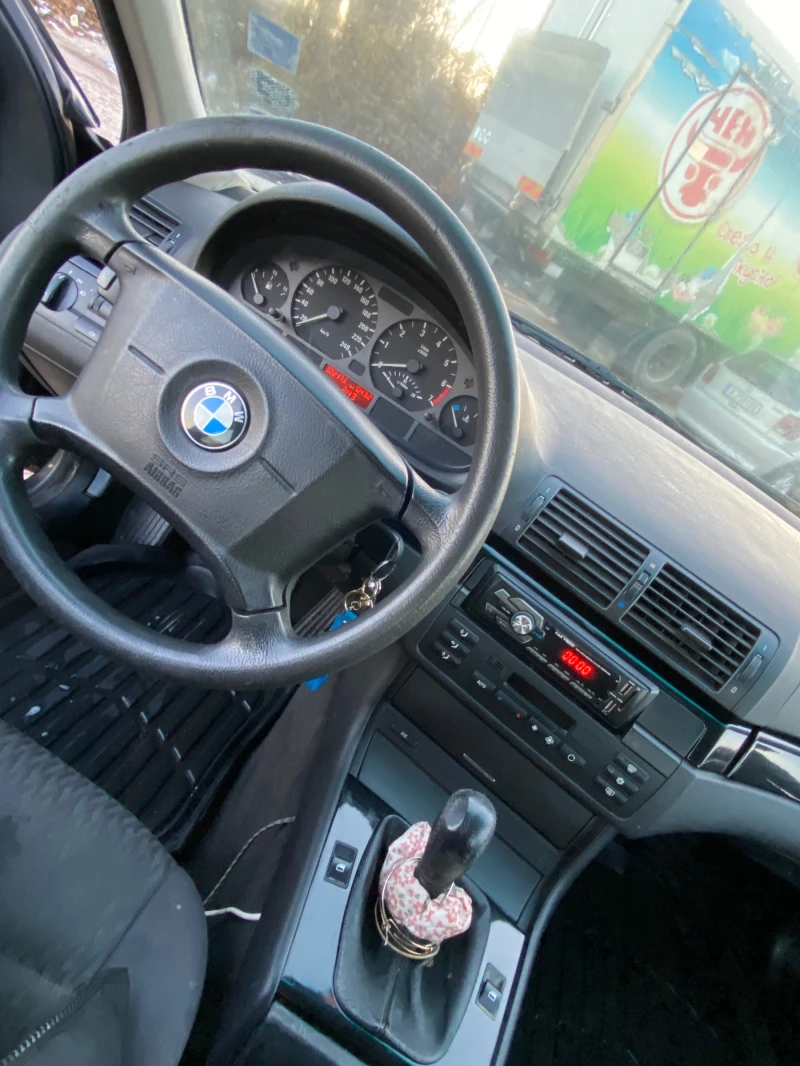 BMW 318, снимка 10 - Автомобили и джипове - 48004272