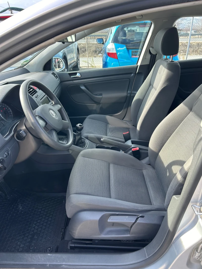 VW Golf 1.6i, снимка 8 - Автомобили и джипове - 48760448