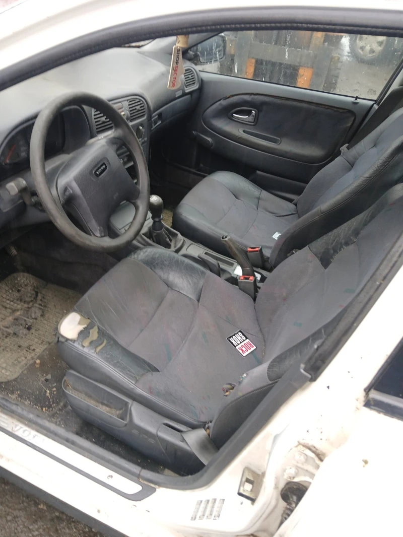 Volvo V40, снимка 5 - Автомобили и джипове - 52365913