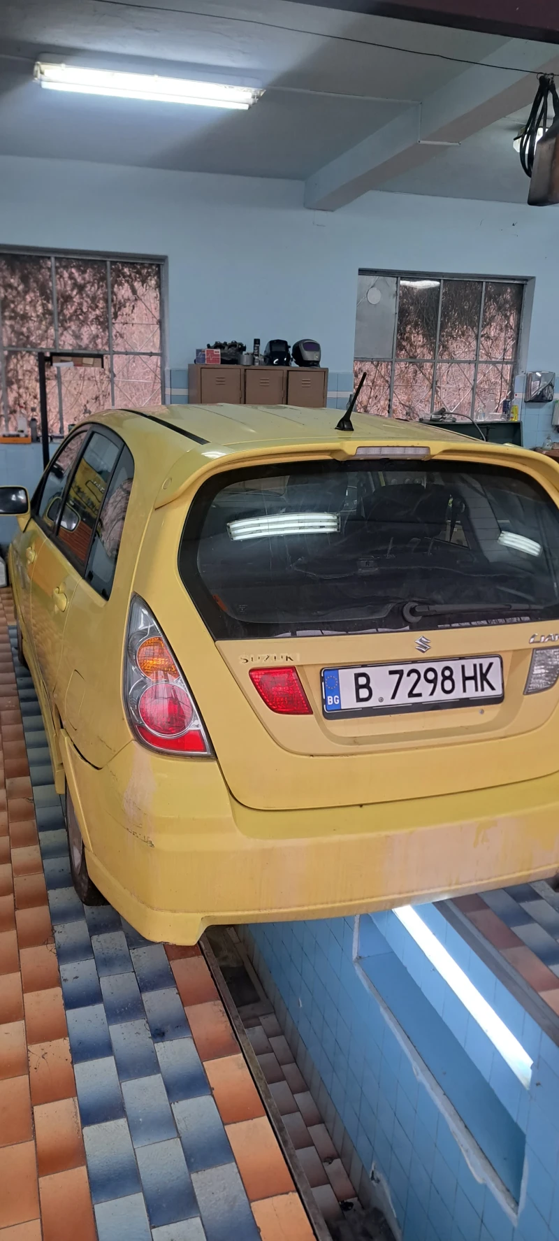 Suzuki Liana 1.6, снимка 13 - Автомобили и джипове - 53508045
