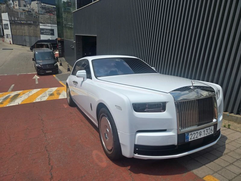 Rolls-Royce Phantom 6.7 Automatic КРАЙНА ЦЕНА: 338843 EUR, снимка 2 - Автомобили и джипове - 55966857