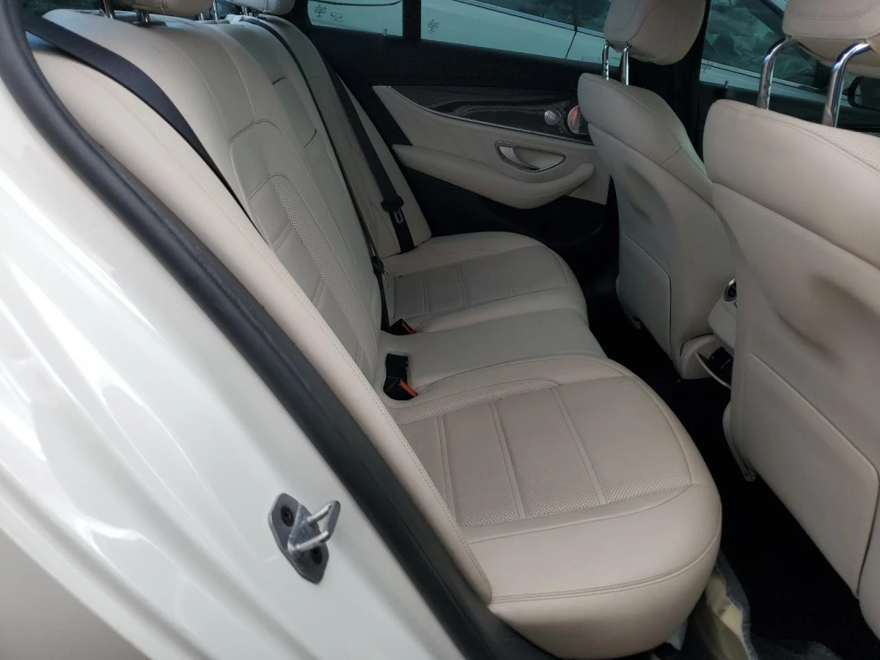 Mercedes-Benz E 53 AMG  - изображение 9