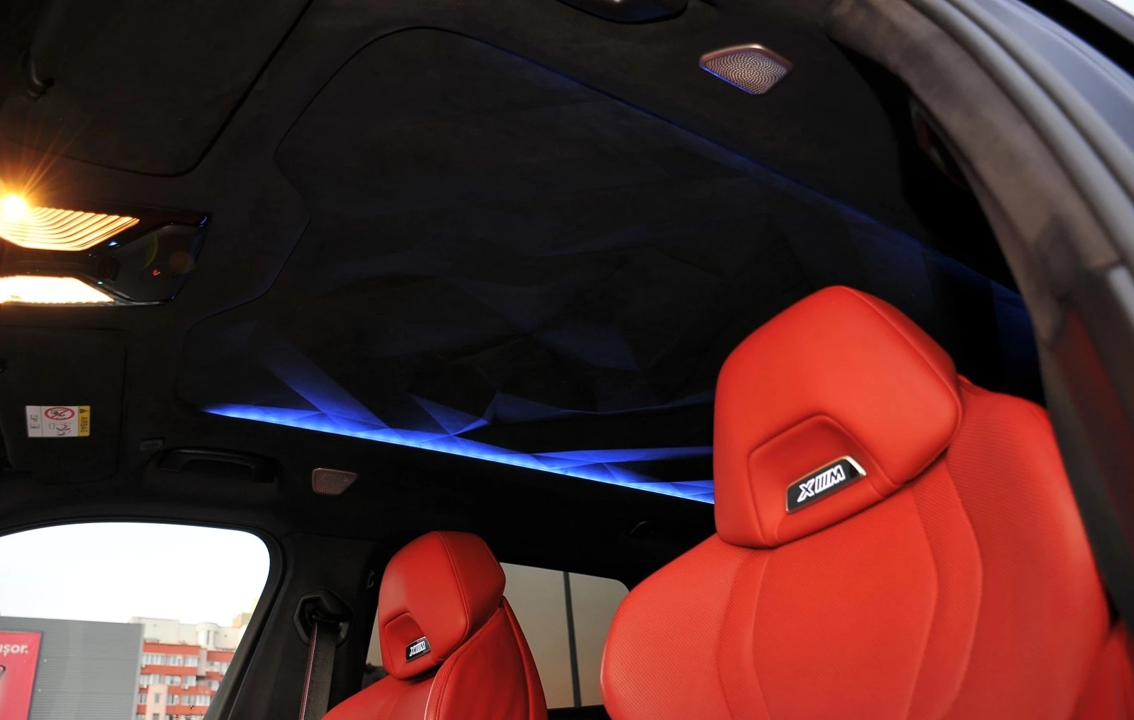 BMW XM 4.4 Twin Turbo xDrive - изображение 8