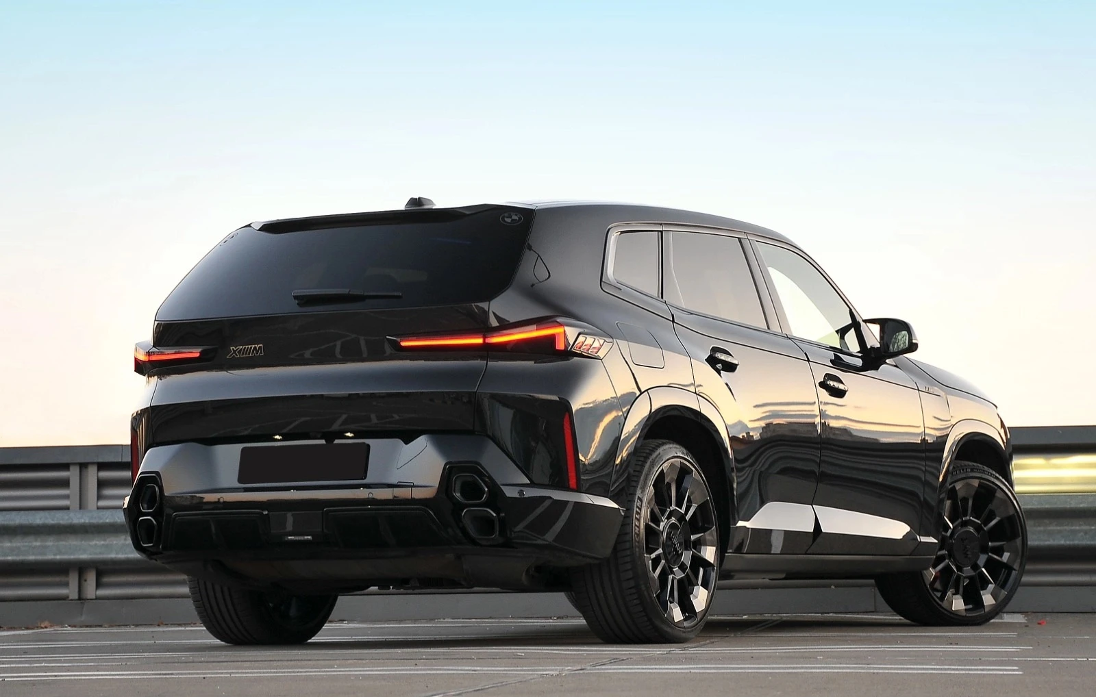 BMW XM 4.4 Twin Turbo xDrive - изображение 4