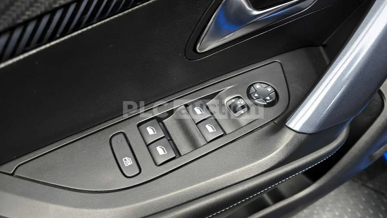 Peugeot 2008, снимка 11 - Автомобили и джипове - 55011409