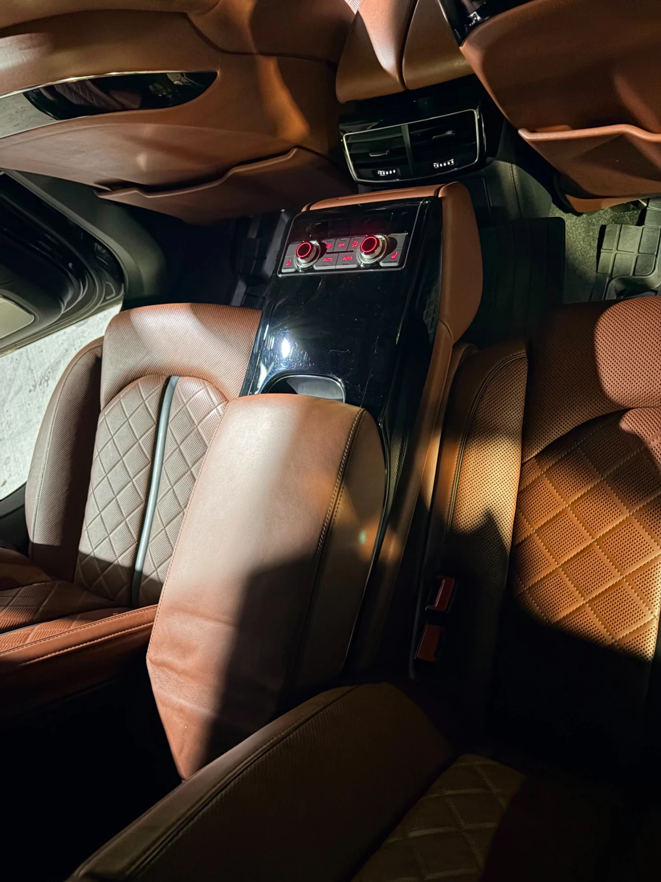 Audi S8 4.0TFSI, снимка 8 - Автомобили и джипове - 55885214