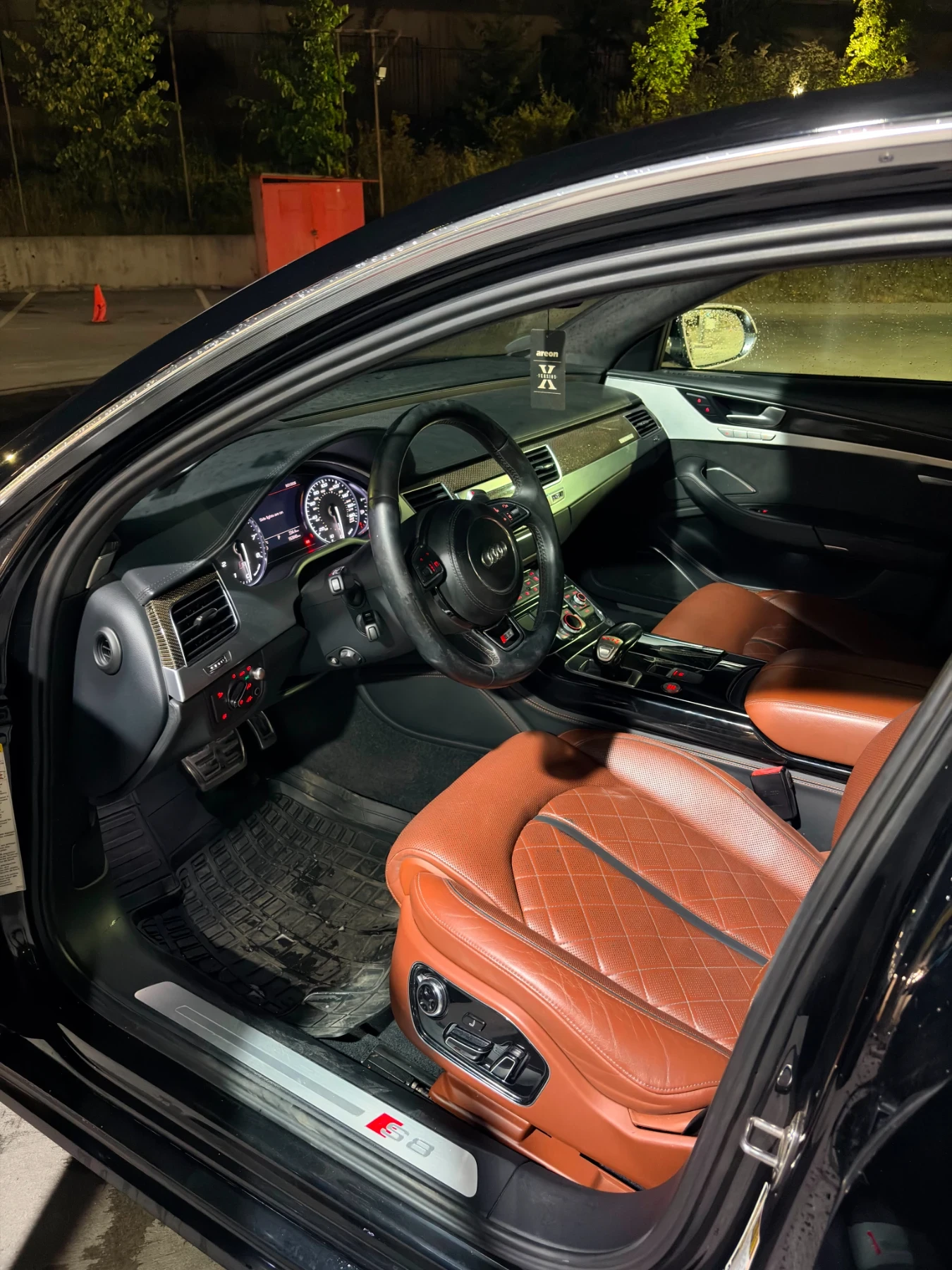 Audi S8 4.0TFSI, снимка 6 - Автомобили и джипове - 55885214