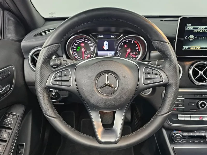Mercedes-Benz GLA 220 X156 Premium, снимка 12 - Автомобили и джипове - 56225268