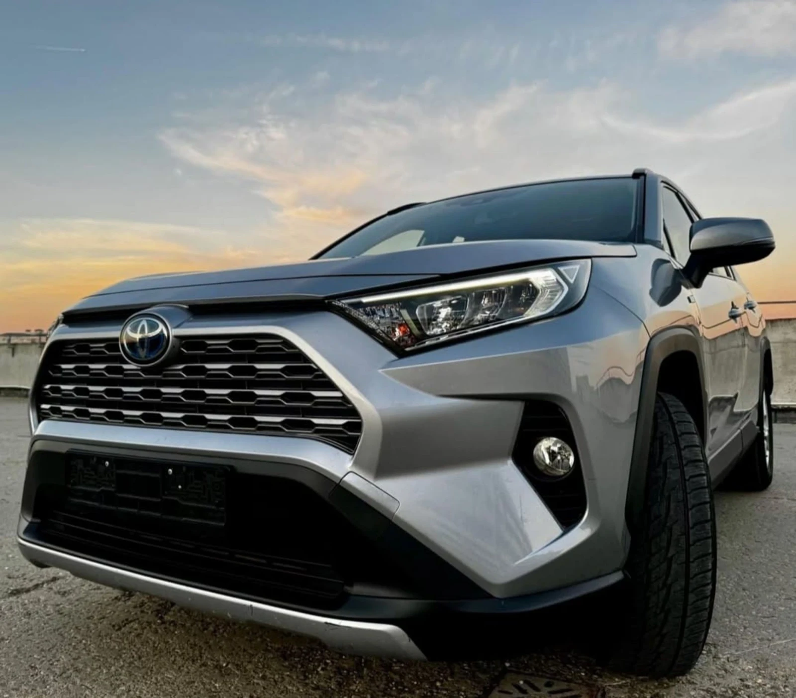 Toyota Rav4 Hybrid (2.5 бензин + електр.) - изображение 3