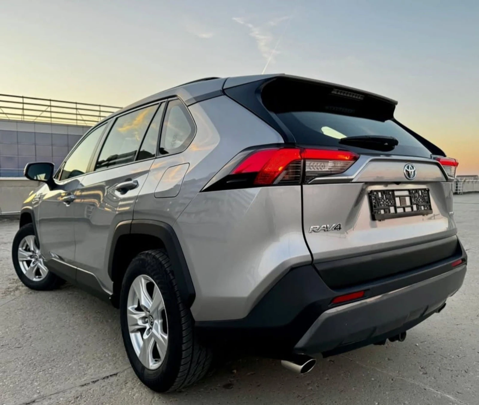 Toyota Rav4 Hybrid (2.5 бензин + електр.) - изображение 6