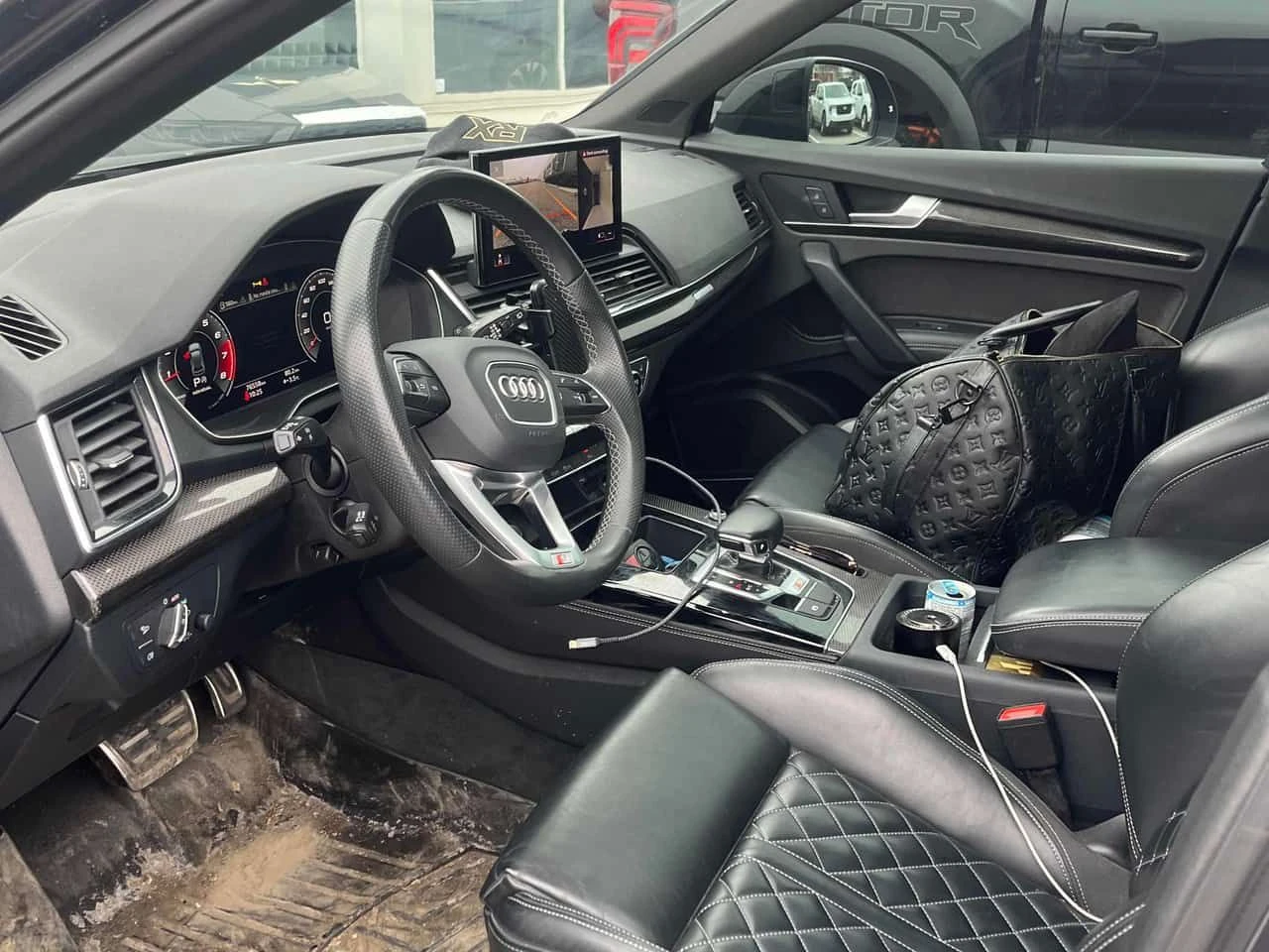 Audi SQ5 | Technik | DISTRONIC | 360 | PANO | , снимка 7 - Автомобили и джипове - 54069315