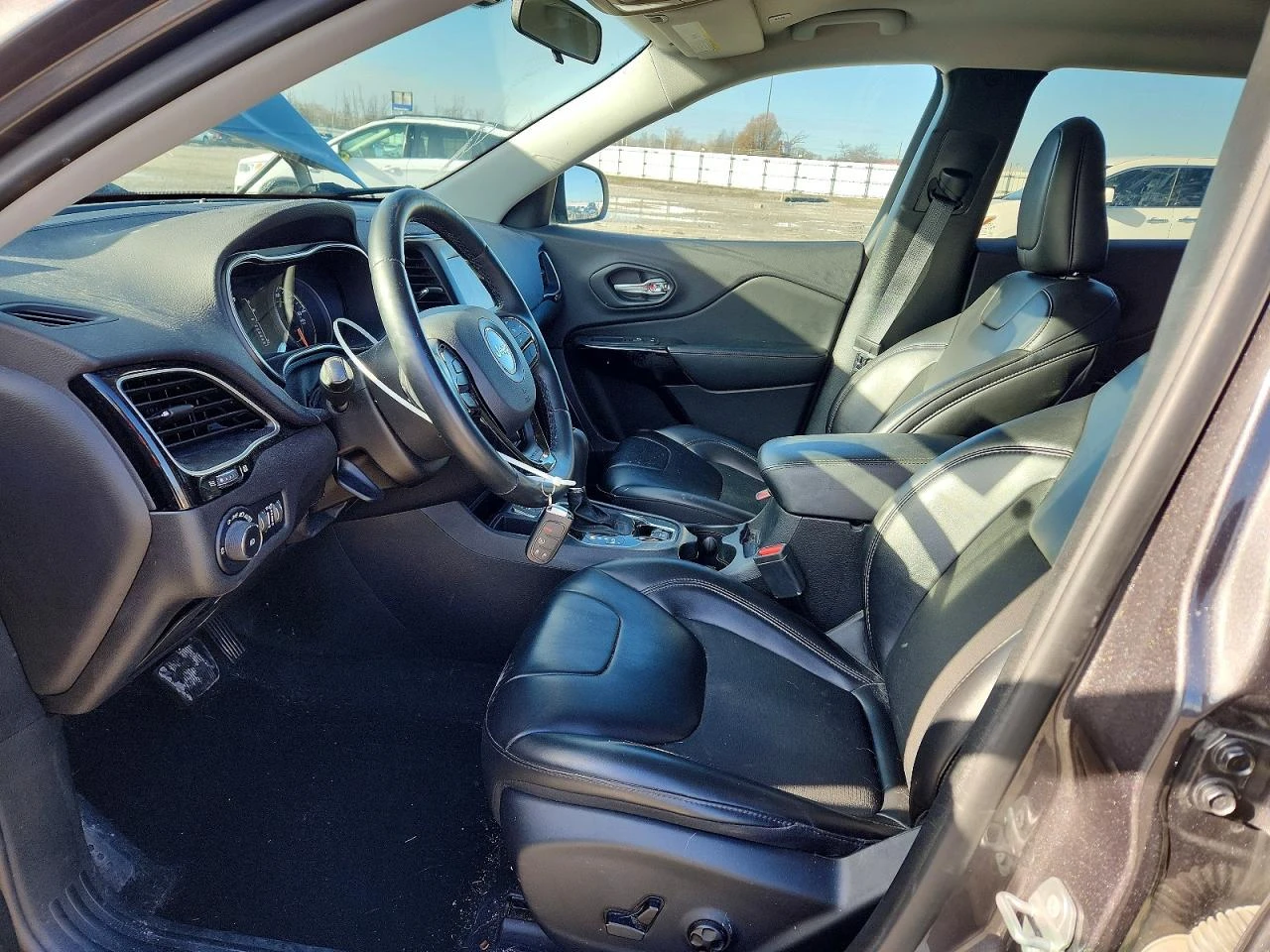 Jeep Cherokee 2.4l Latitude Plus* RWD, снимка 7 - Автомобили и джипове - 54272999