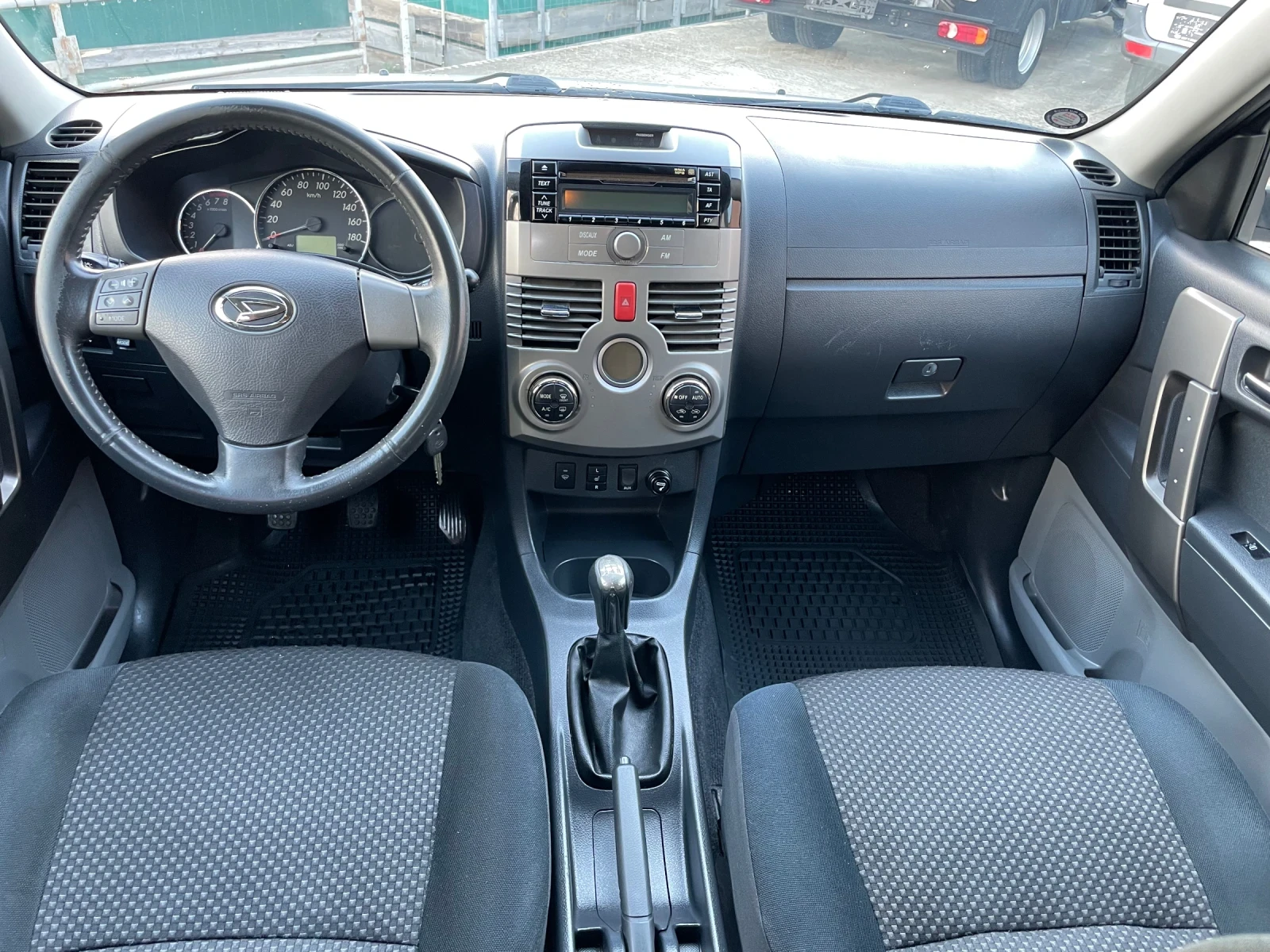 Daihatsu Terios 1.5//4x4//FACE//ГАЗ, снимка 9 - Автомобили и джипове - 55583369