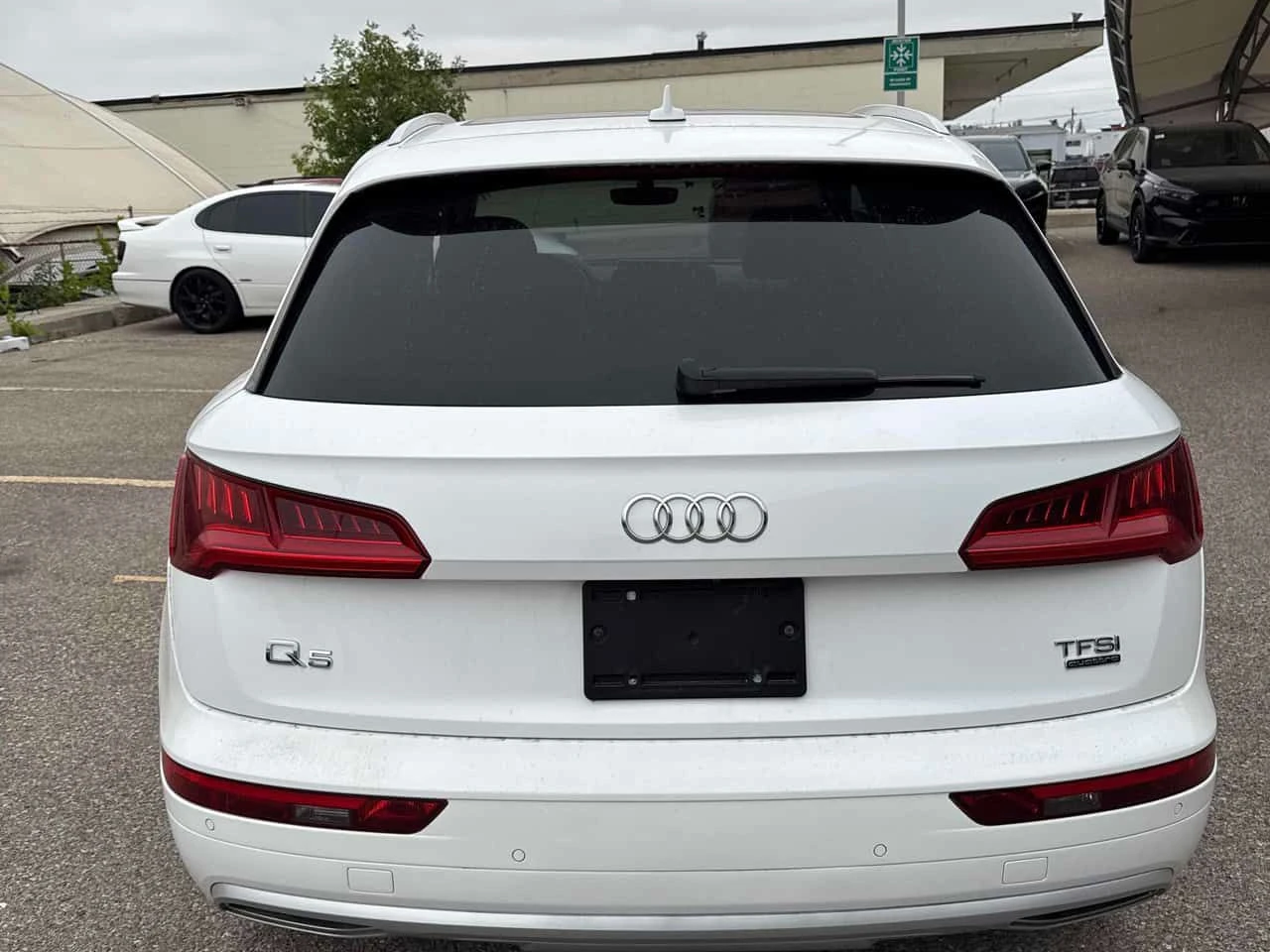 Audi Q5 Progressiv | CARFAX | АВТОКРЕДИТ БЕЗ ПЪРВОНАЧАЛНА, снимка 5 - Автомобили и джипове - 55598181