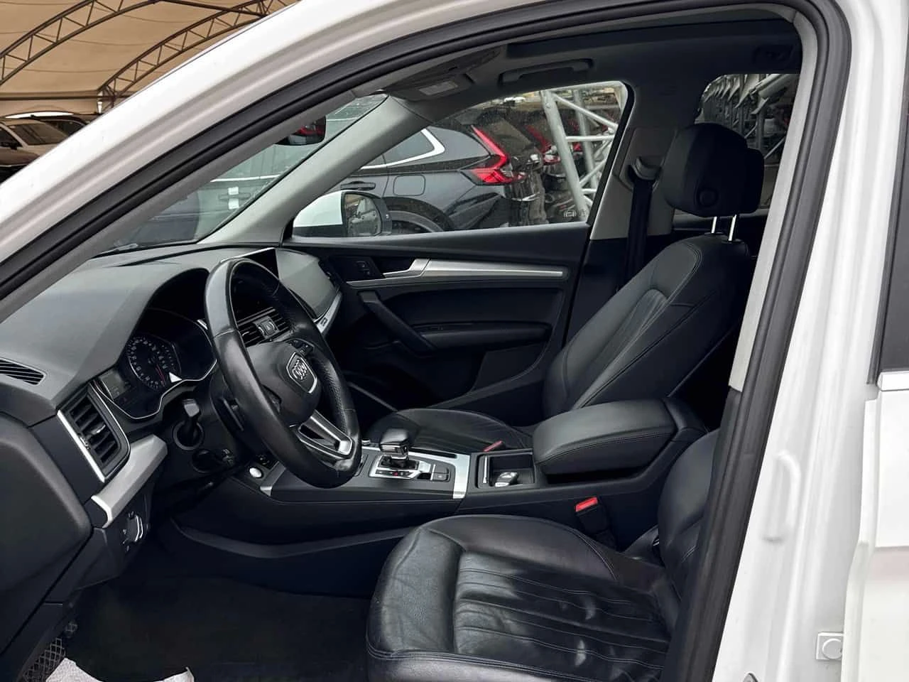 Audi Q5 Progressiv | CARFAX | АВТОКРЕДИТ БЕЗ ПЪРВОНАЧАЛНА, снимка 7 - Автомобили и джипове - 55598181