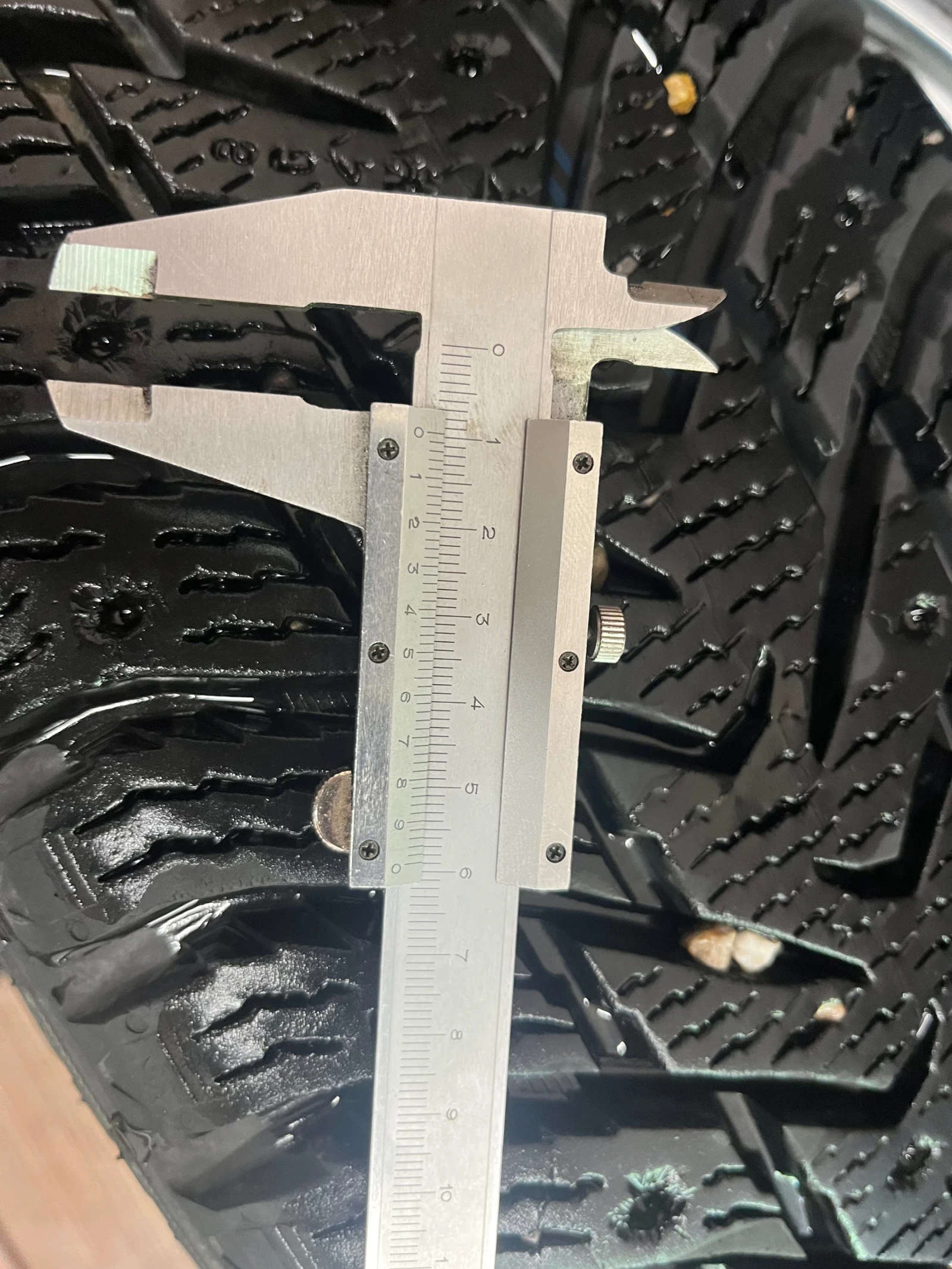 Гуми Зимни 215/70R16, снимка 9 - Гуми и джанти - 56656607