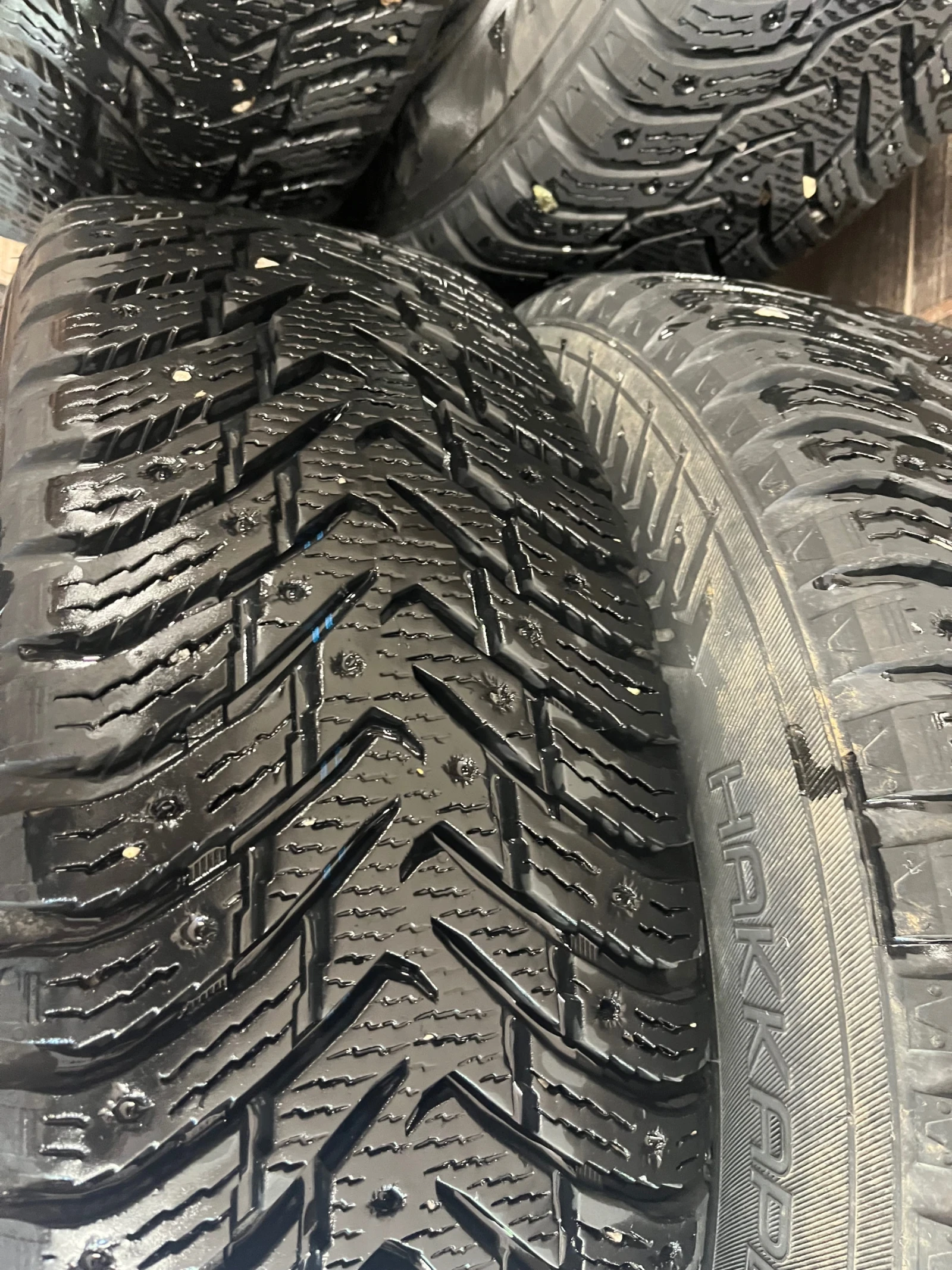 Гуми Зимни 215/70R16, снимка 3 - Гуми и джанти - 56656607