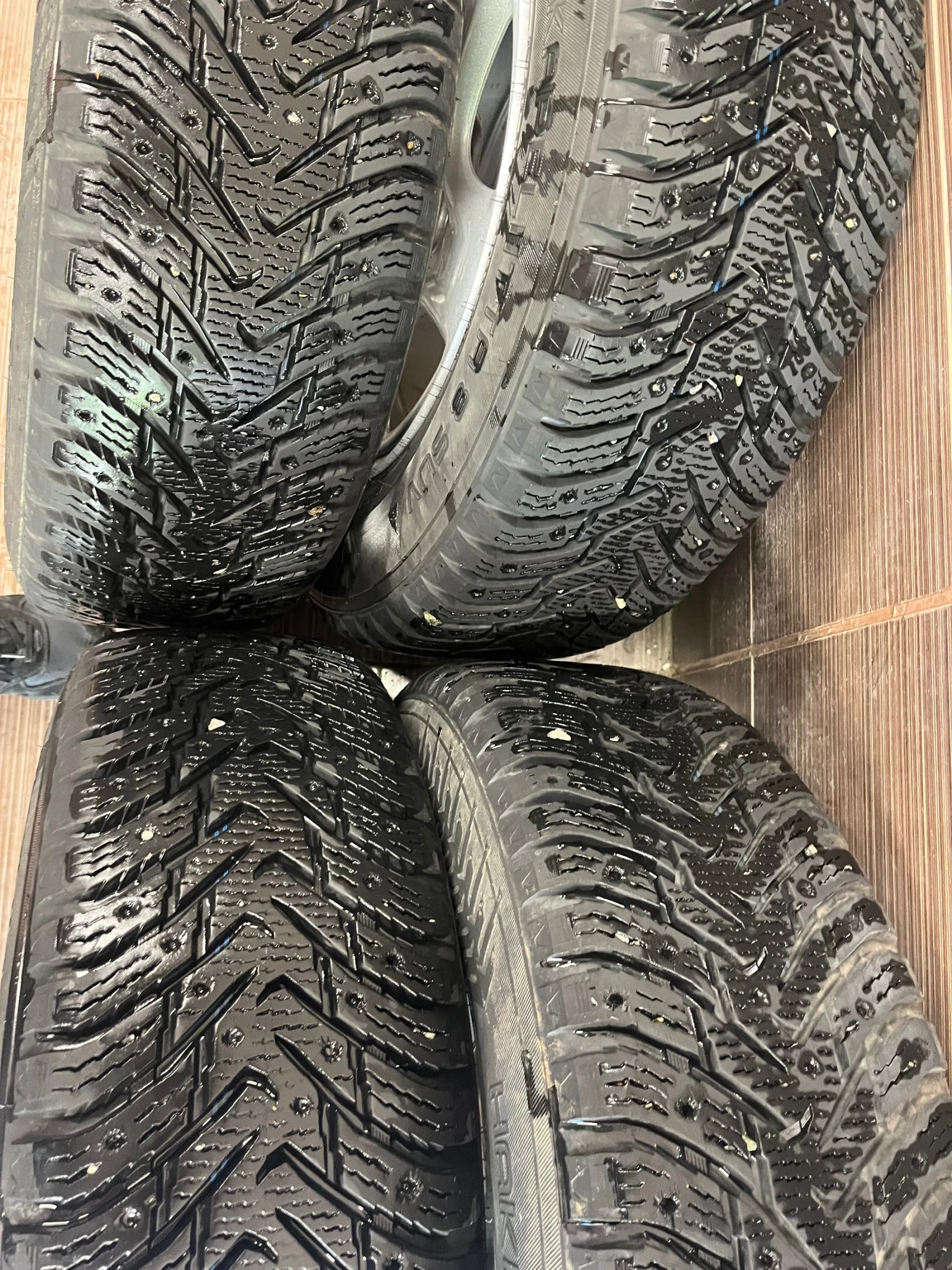 Гуми Зимни 215/70R16, снимка 5 - Гуми и джанти - 56656607