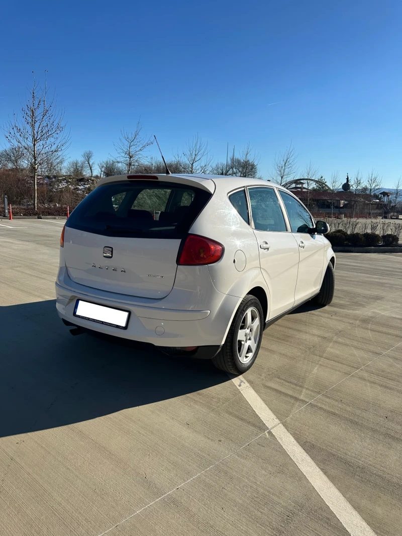 Seat Altea 1.6 TDI, снимка 4 - Автомобили и джипове - 48741395