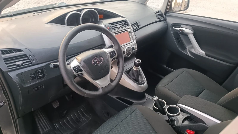 Toyota Verso 1.6 Valvematic, снимка 7 - Автомобили и джипове - 49117684