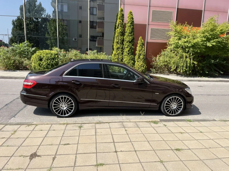 Mercedes-Benz E 220 Топ! Avantgarde, би- ксенон, кожа, подгрев , снимка 4 - Автомобили и джипове - 51086087
