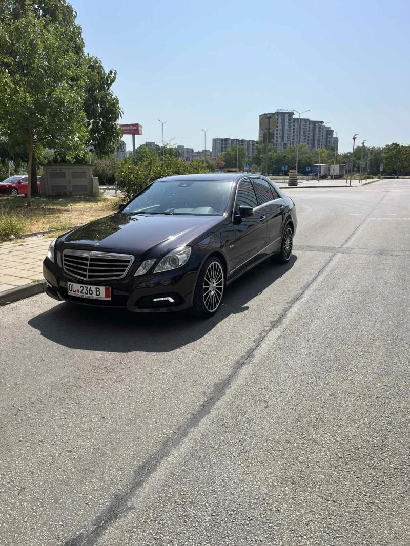 Mercedes-Benz E 220 Топ! Avantgarde, би- ксенон, кожа, подгрев , снимка 2 - Автомобили и джипове - 51086087