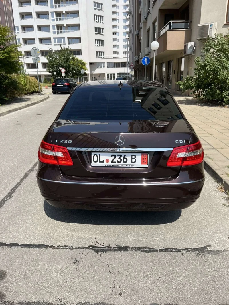 Mercedes-Benz E 220 Топ! Avantgarde, би- ксенон, кожа, подгрев , снимка 5 - Автомобили и джипове - 51086087