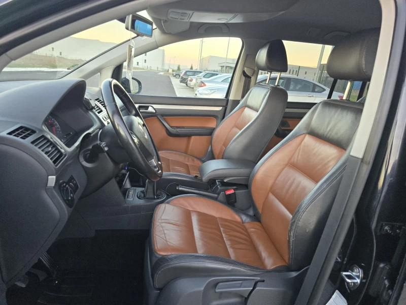 VW Touran 2.0TDi/170КС/6+ 1/High-Lein/ХСЕНОН /НАВИ/ФУЛЛ, снимка 7 - Автомобили и джипове - 52775971