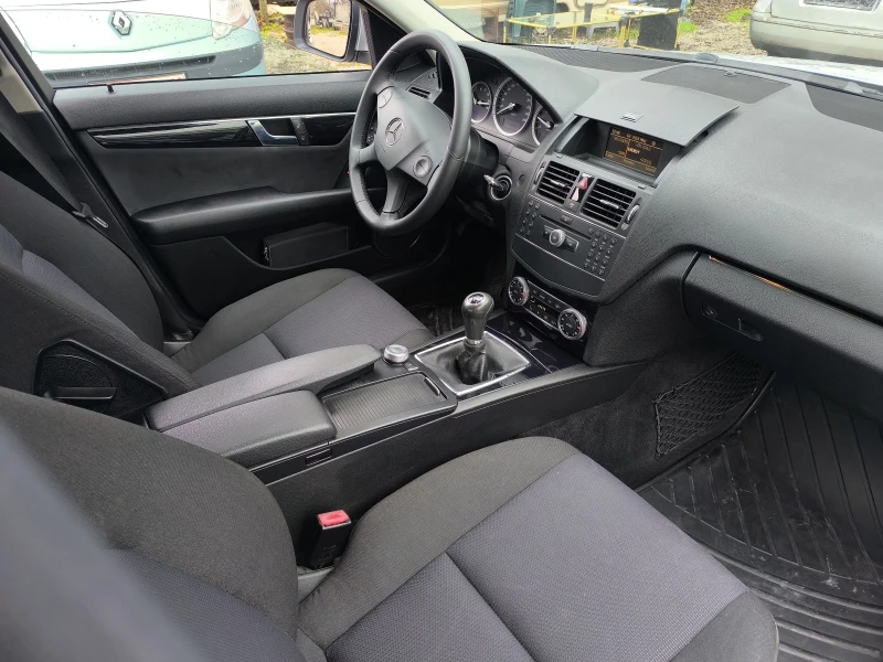 Mercedes-Benz C 220 6sk. Sedan, снимка 6 - Автомобили и джипове - 52903777