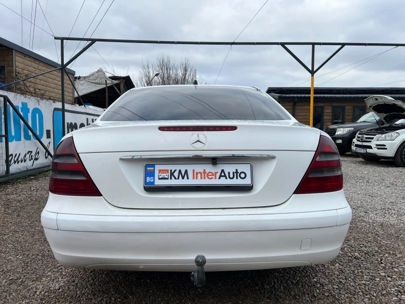 Mercedes-Benz E 220 220 CDI AUT/ТЕГЛИЧ/СЕДАН, снимка 5 - Автомобили и джипове - 53328255