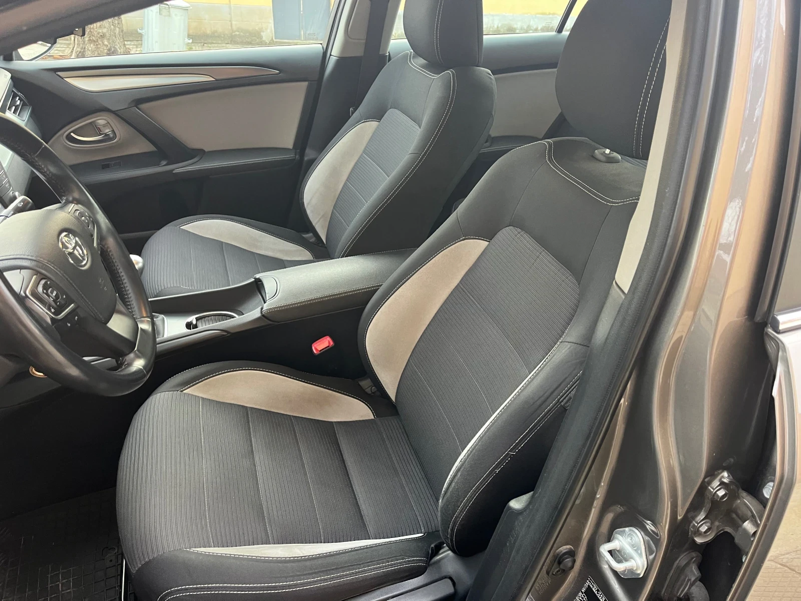 Toyota Avensis | Mobile.bg   13