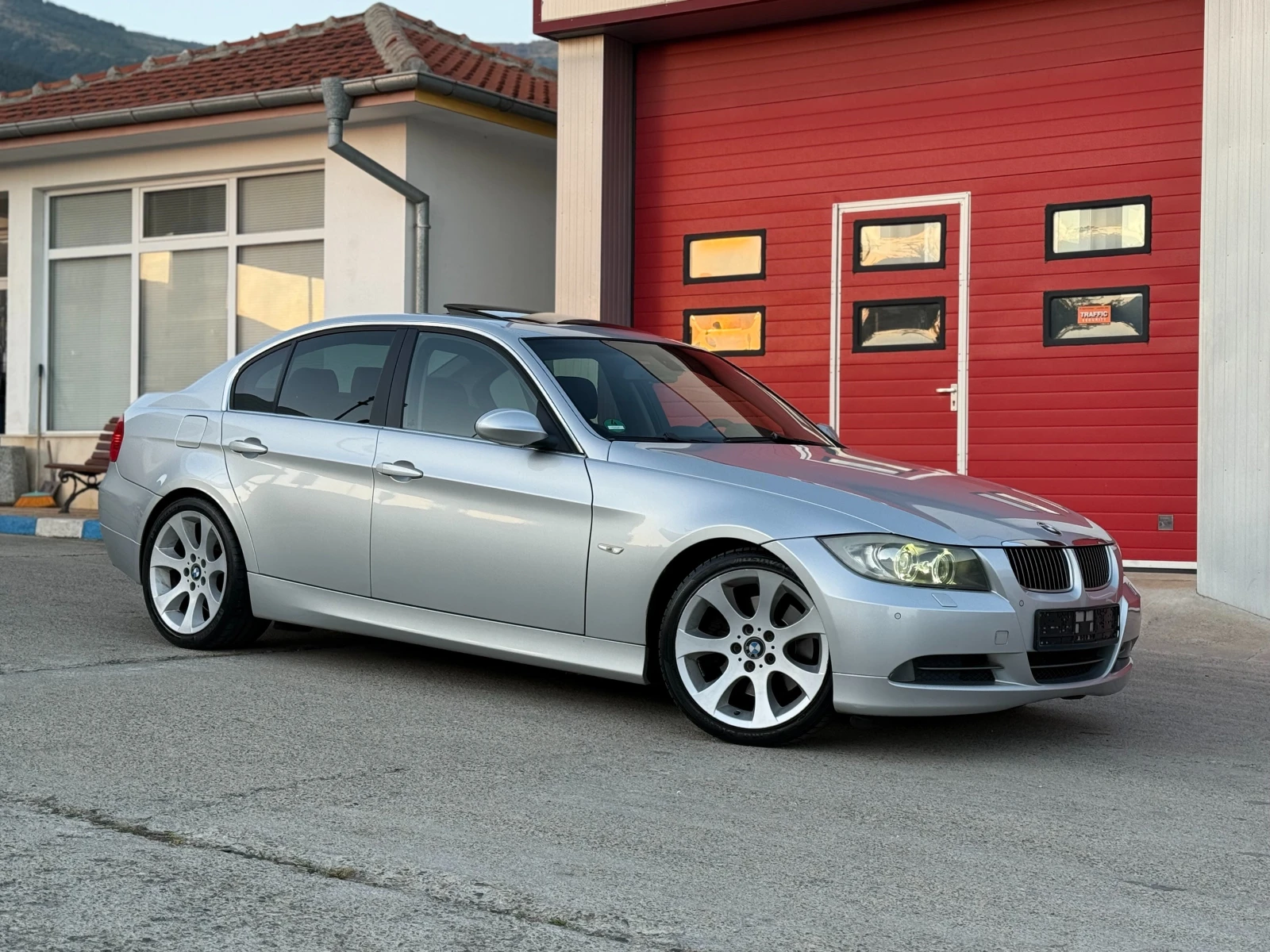 BMW 330 Logic7/Recaro/Navi - изображение 2