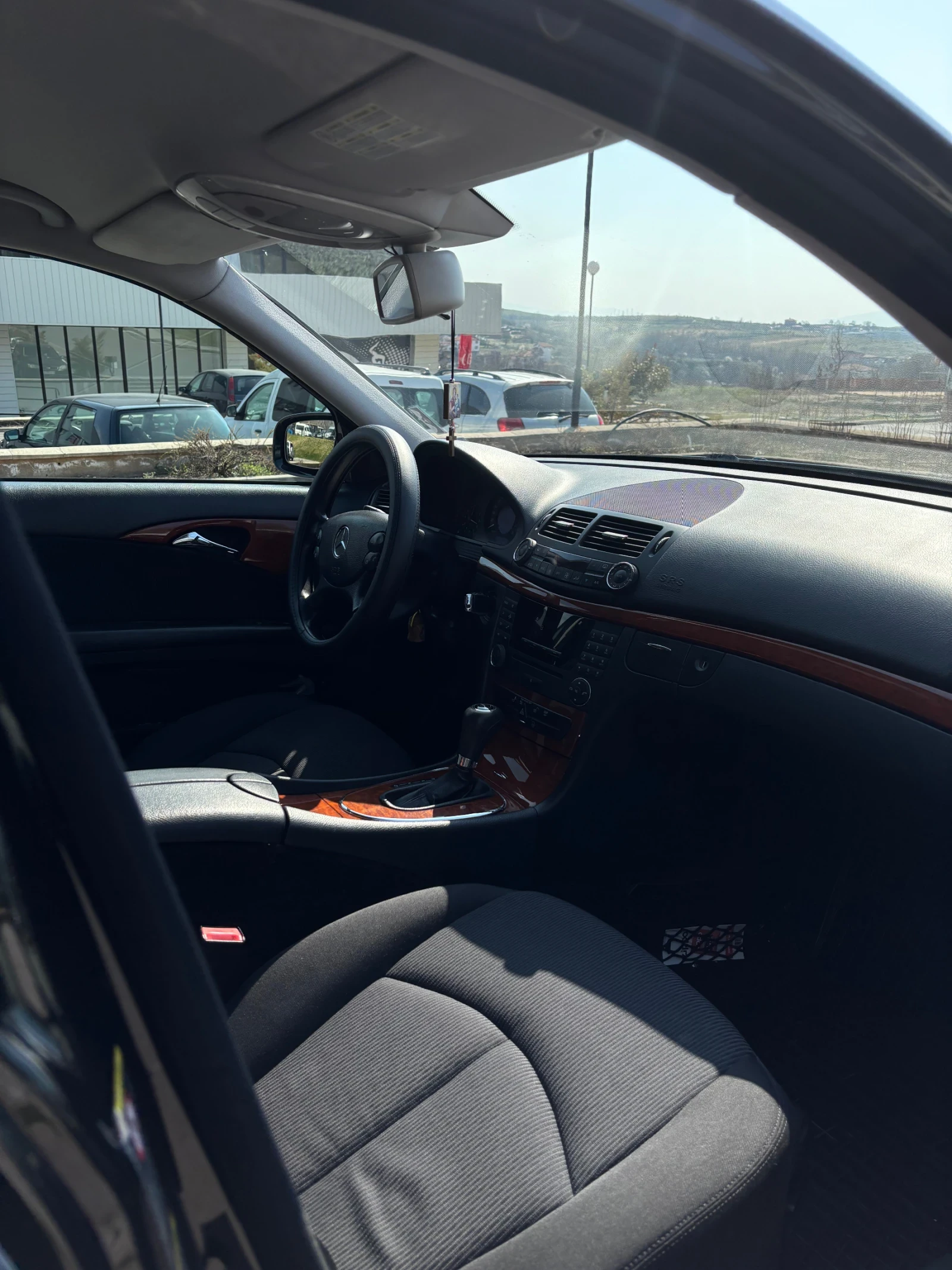 Mercedes-Benz E 280, снимка 11 - Автомобили и джипове - 53745618