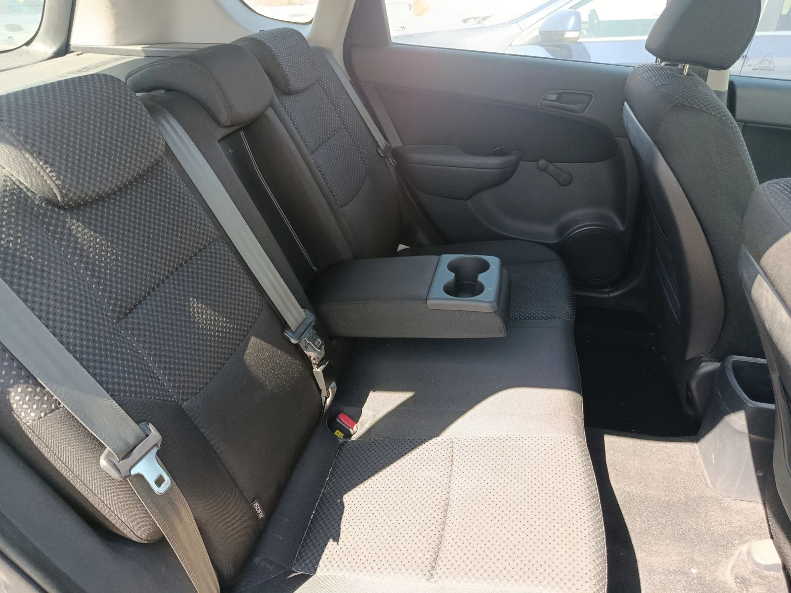 Hyundai I30 1.6 ����� 2010 � | Mobile.bg � ����������� 13