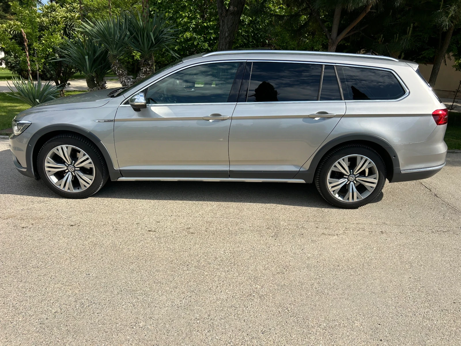 VW Alltrack 2.0TDI 4Motion ТОП Digital Keyless ПАНОРАМА ЛИЗИНГ, снимка 17 - Автомобили и джипове - 54635974