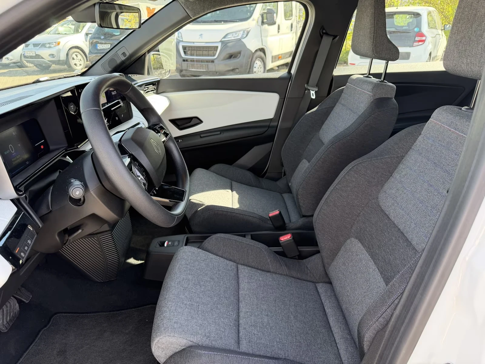 Renault 5 E-Tech Urban Range Evolution Keyless / Winter Pack, снимка 13 - Автомобили и джипове - 54637013