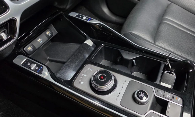 Kia Sorento Diesel 2.2 2WD Noblesse, снимка 9 - Автомобили и джипове - 52108177