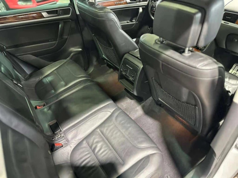 VW Touareg * DIESEL TDI/CLEAN CARRFAX/35+ SERVICE RECORDS * C, снимка 8 - Автомобили и джипове - 53529238