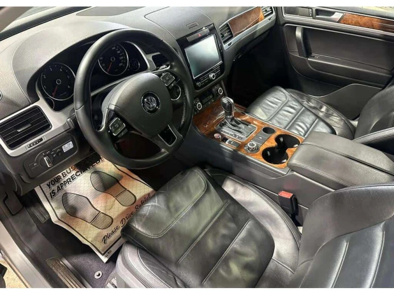 VW Touareg * DIESEL TDI/CLEAN CARRFAX/35+ SERVICE RECORDS * C, снимка 6 - Автомобили и джипове - 53529238