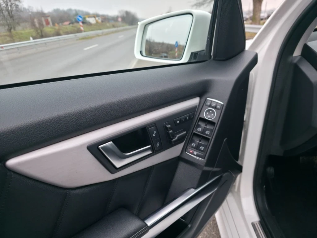 Mercedes-Benz GLK, снимка 15 - Автомобили и джипове - 54176913