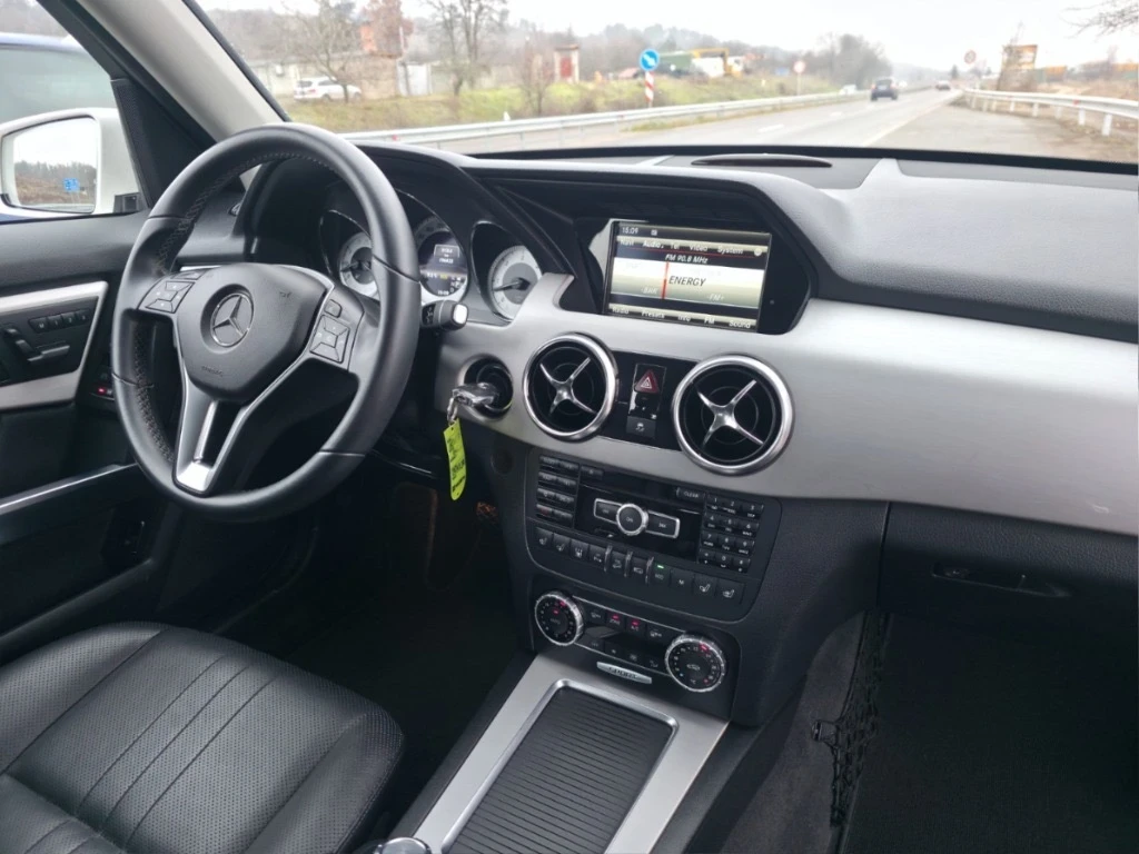 Mercedes-Benz GLK, снимка 10 - Автомобили и джипове - 54176913