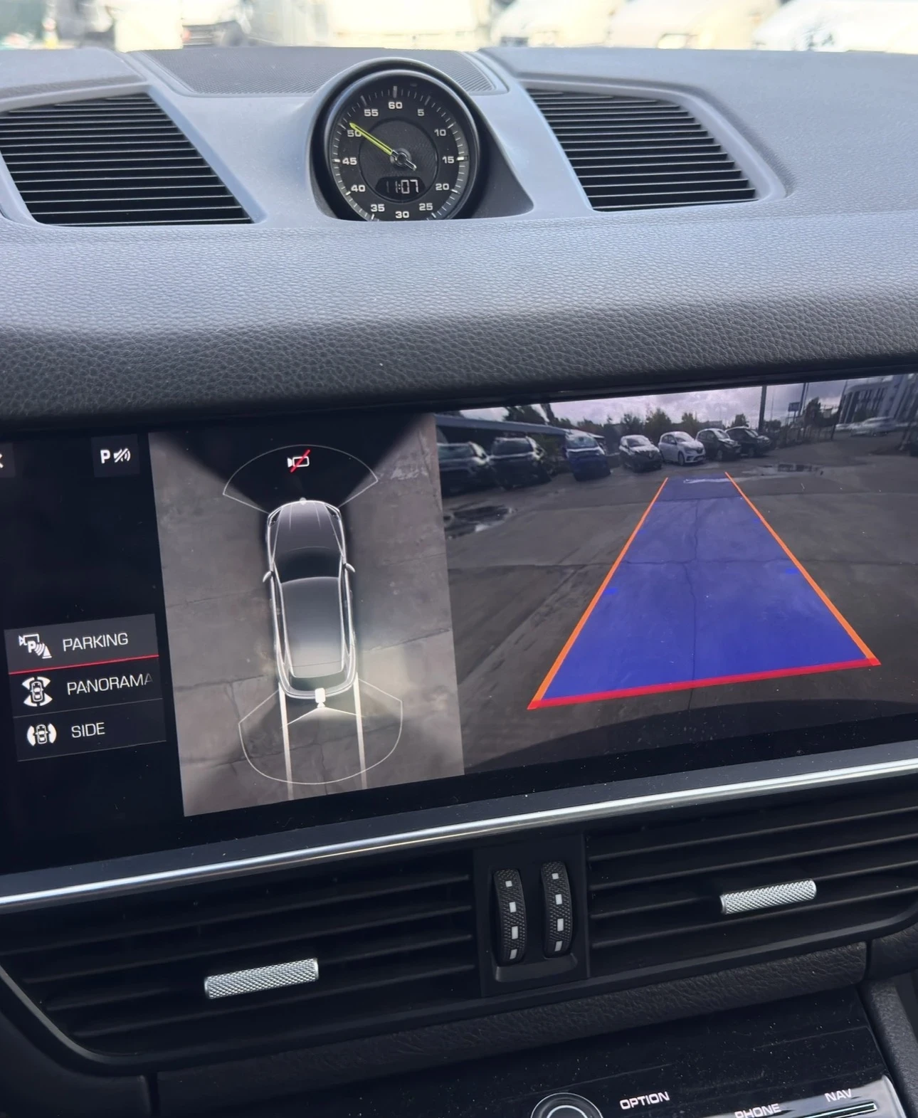 Porsche Cayenne Plug in Hybrid / CHRONO / 360* камери  / DISTRONIC, снимка 9 - Автомобили и джипове - 56621634